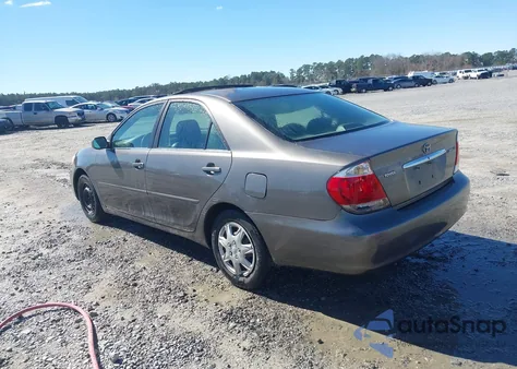 2005 Toyota Camry Le z USA, uszkodzony, nr VIN 4T1BE32K75U981658